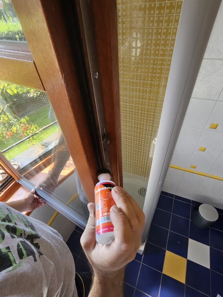 Výměna těsnění dřevěných oken a eurooken